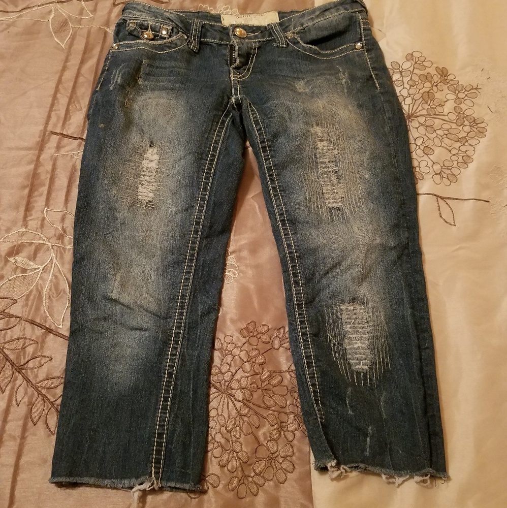 Dollhouse capri jeans size 31